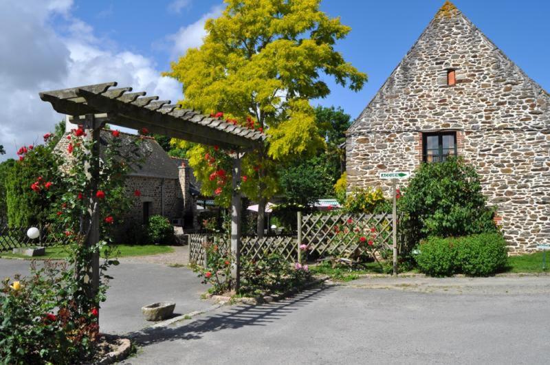L'Auberge De La Porte แซงต์-ชูออง-เดส์-เกเรต์ ภายนอก รูปภาพ